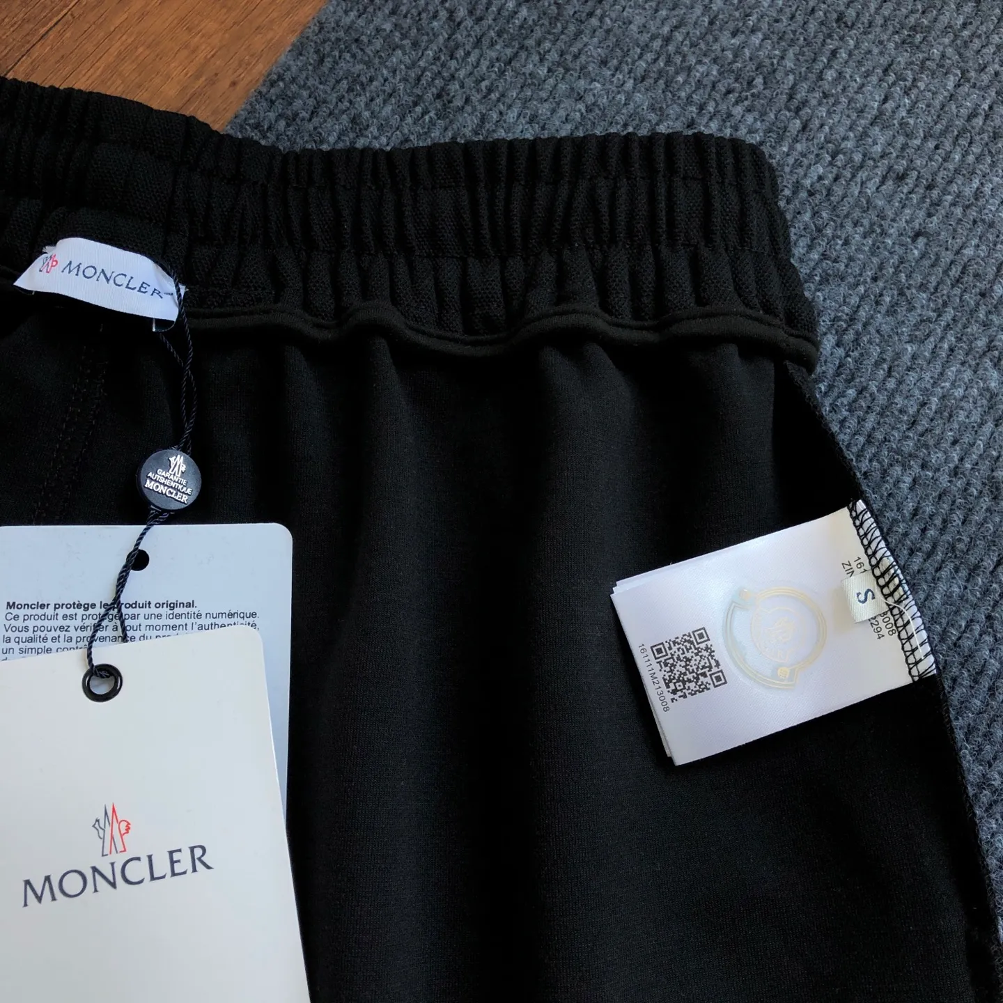 Moncler/ 2026ss New Arrival LOGO ⚠ ⚠ ⚠ Quality Same Style （ Same Style- ）400 Quality Classic ， Versatile Quality ：Black Size ：S ～2XL S： 74 114 51 M： 78 118 52 L： 82 122 53 XL： 86 126 54 XXL： 90 130 55